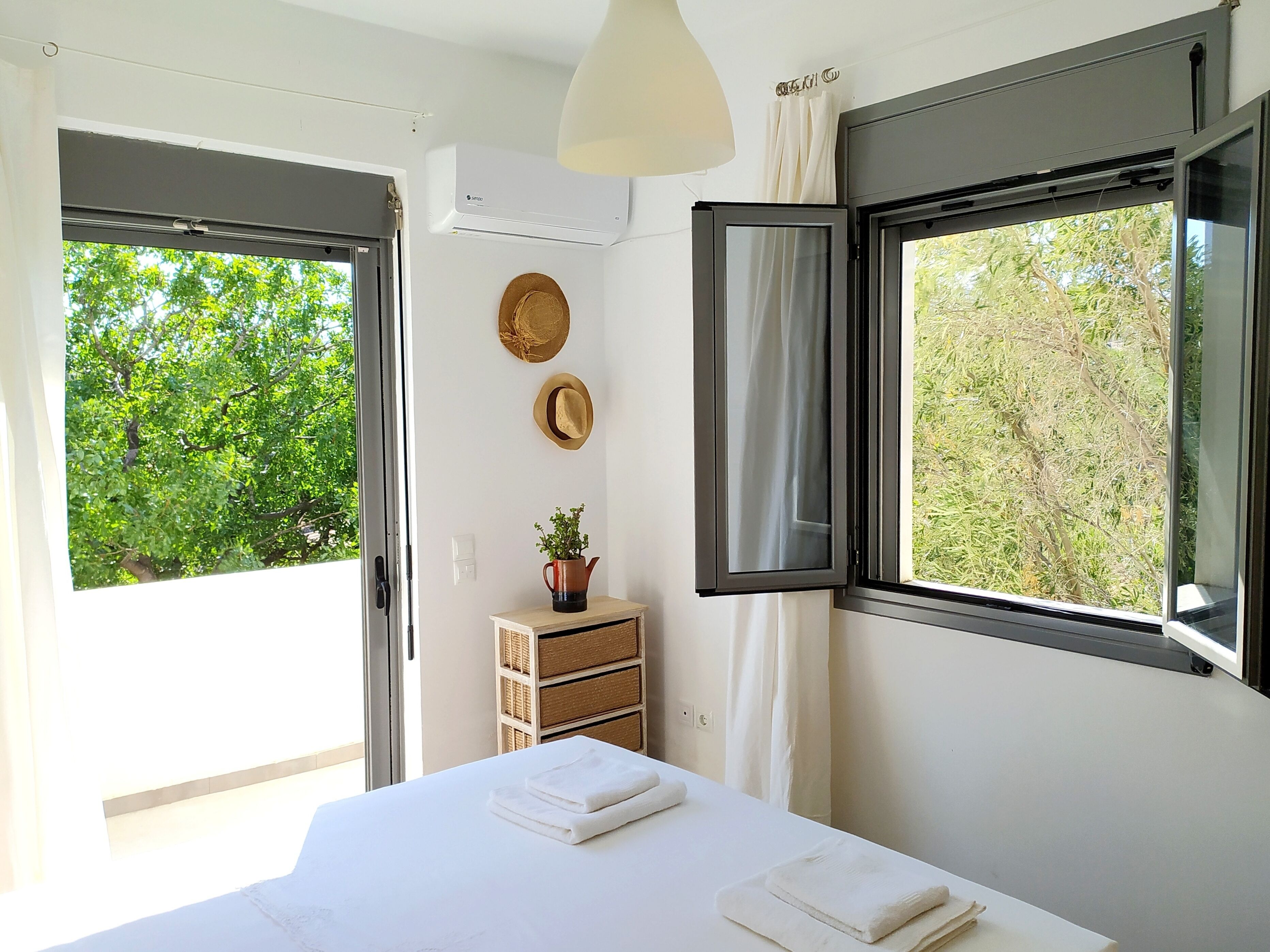 Window to nature, Loft bedroom
