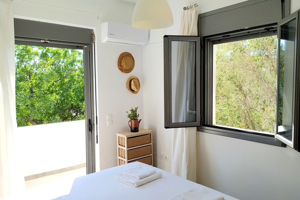 Window to nature, Loft bedroom