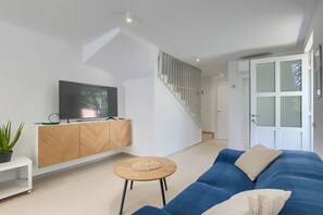 Living area - 250 metres to the beach with private pool, BBQ, air conditioning (Premantura)