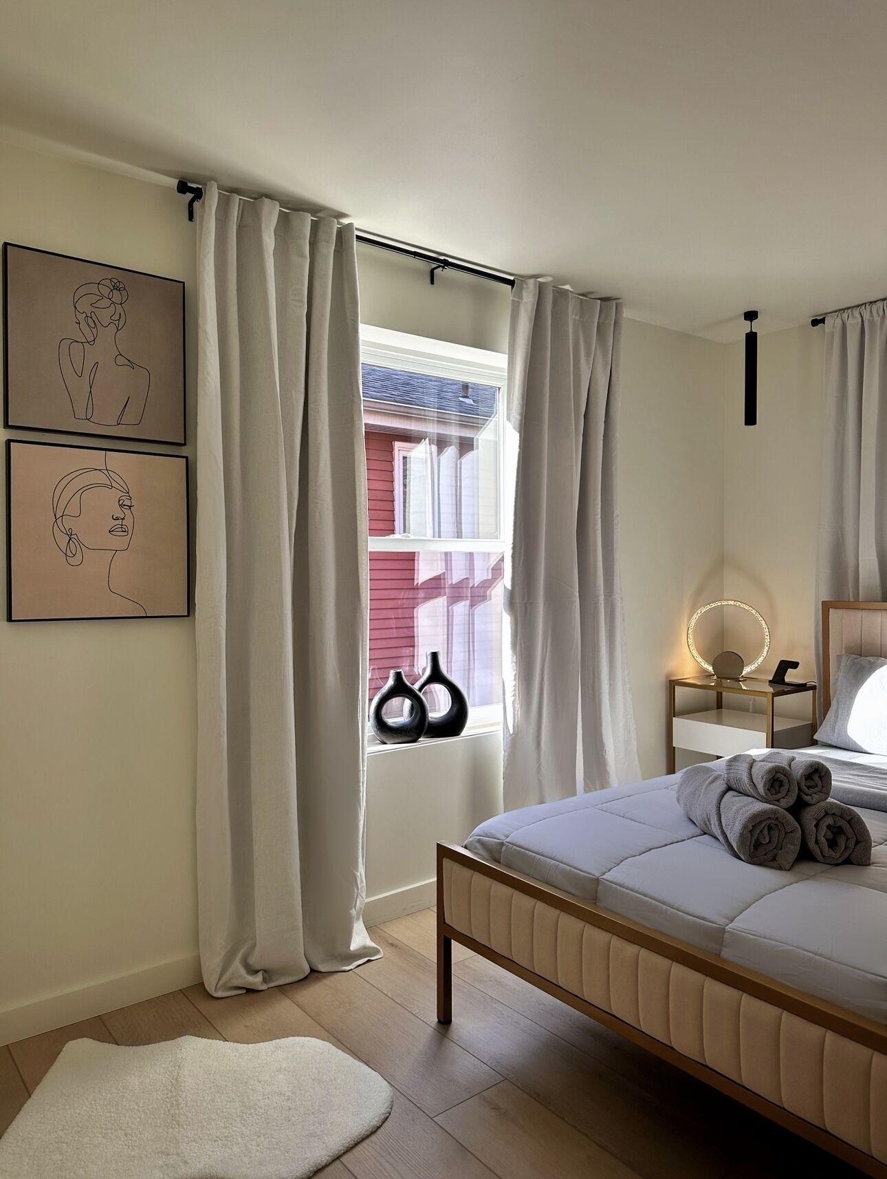 1 soverom, strykejern/-brett og sengetøy