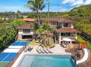 Outdoor pool - Celebrity Home Across the Street From Beach! Pool With Slide, Pickleball, Gym! (Lahaina)