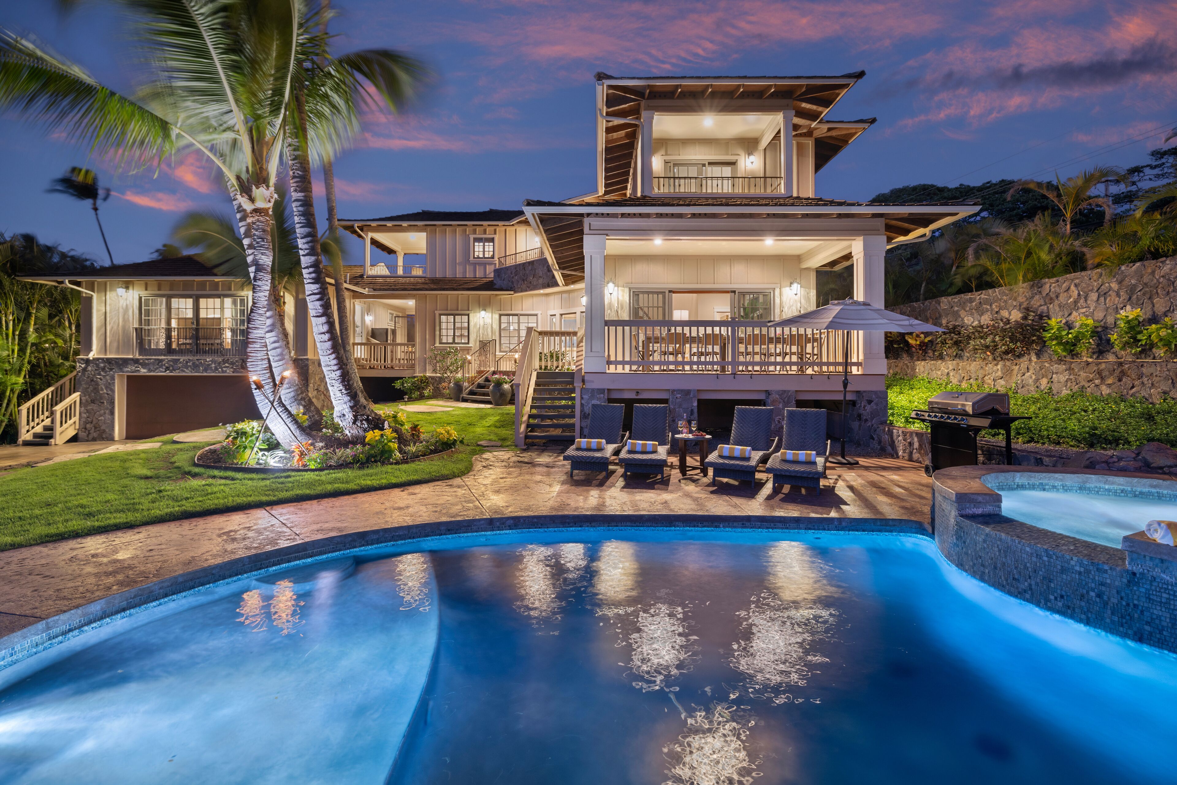 Celebrity Home Across the Street From Beach! Pool With Slide, Pickleball, Gym!