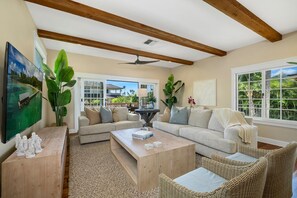 Smart TV - Celebrity Home Across the Street From Beach! Pool With Slide, Pickleball, Gym! (Lahaina)