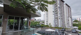 Cozy Apartment close to the nicest parts of San jose, 15 min to SJO airport