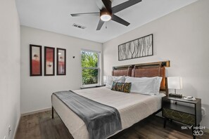 3 Schlafzimmer, Schreibtisch, Bügeleisen/Bügelbrett, kostenloses WLAN