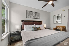 3 Schlafzimmer, Schreibtisch, Bügeleisen/Bügelbrett, kostenloses WLAN