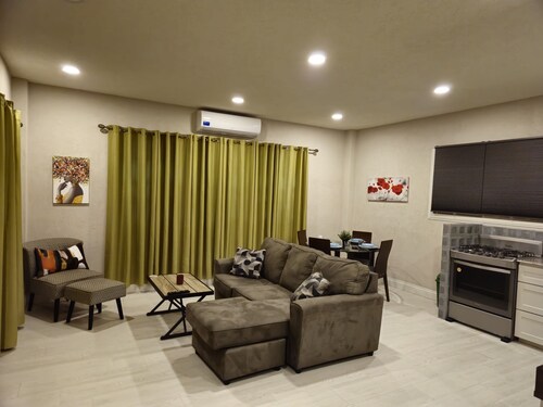 Spacious Luxurious Flat - Safe Neighborhood In Embassies and Hotel Area