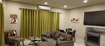 Spacious Luxurious Flat - Safe Neighborhood In Embassies and Hotel Area