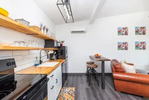 冰箱、微波炉、烤箱、炉灶