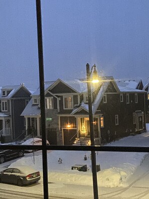 Exterior - Blue Mountain Windfall Townhome. Within 1km of Chairlift and 4km of Village . (Blue Mountains)