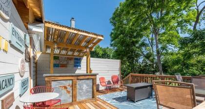 Pond View Cabin, Hot tub and on site Spa!