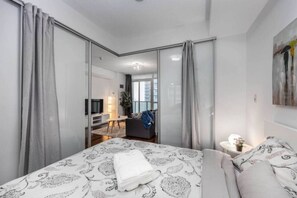 1 soverom, strykejern/-brett, wi-fi (inkludert) og sengetøy