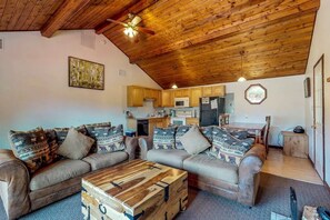 Televisión y chimenea