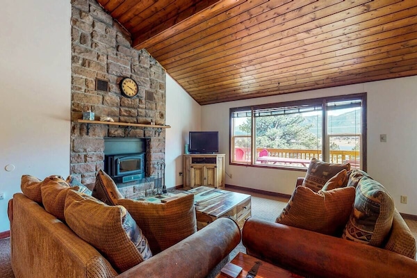 Télévision, cheminée