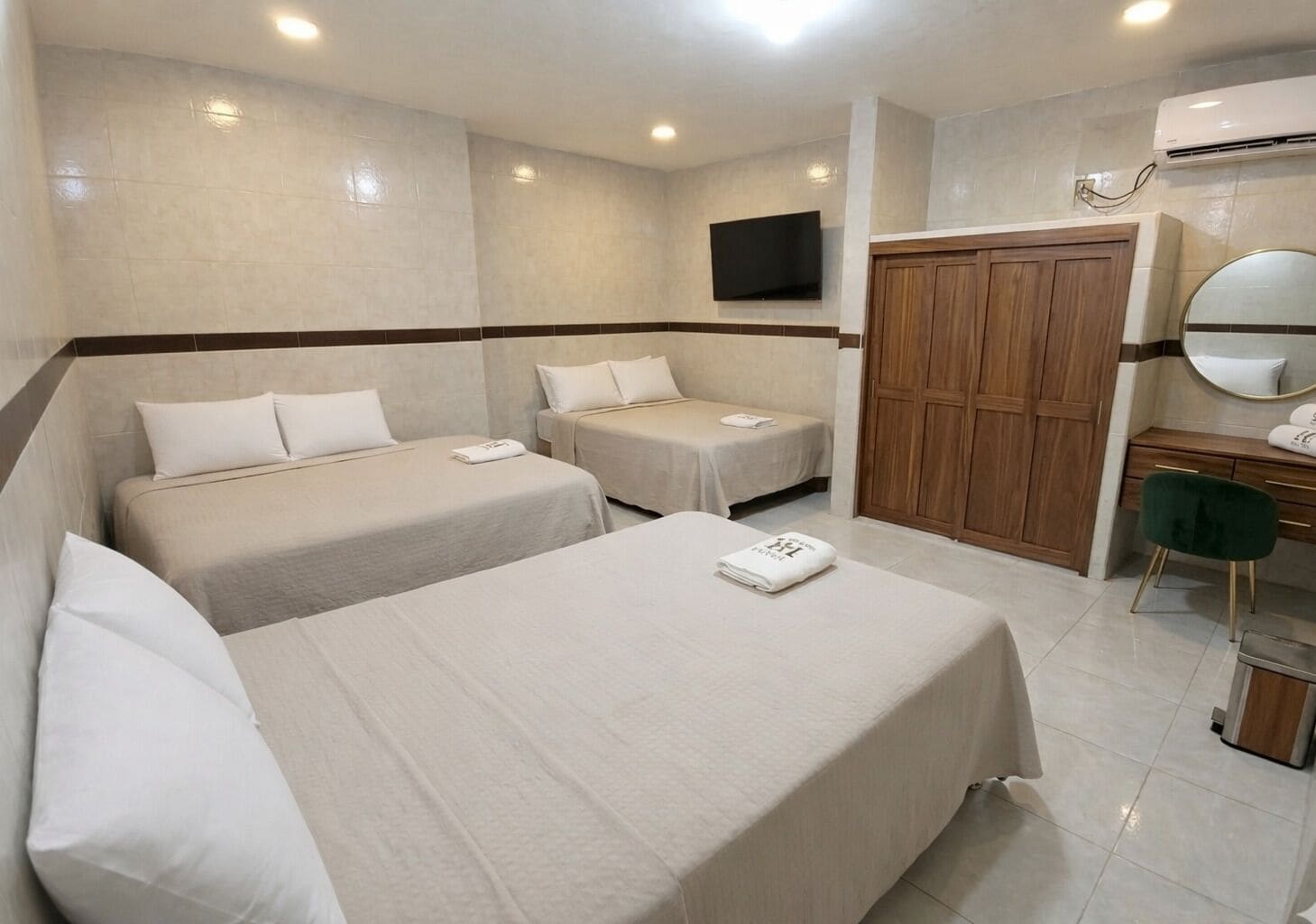 Triple Room | Laptop workspace, free WiFi, bed sheets