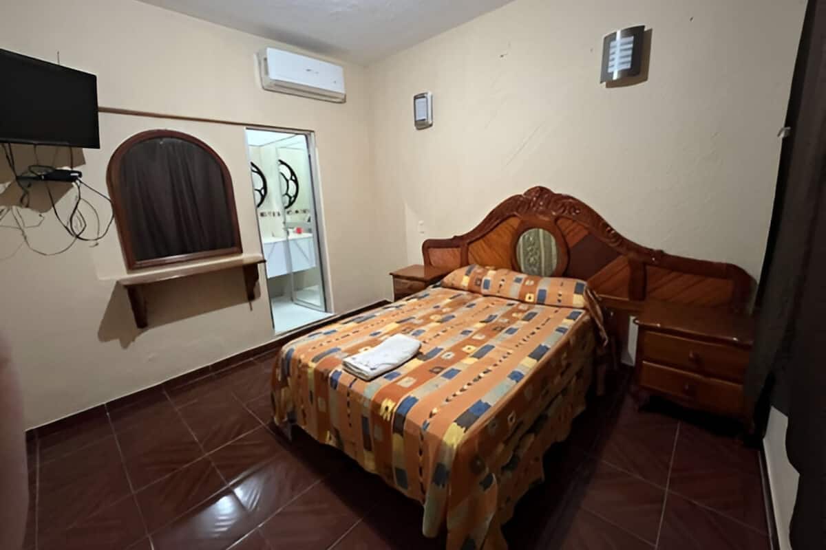 Laptop workspace, free WiFi, bed sheets
