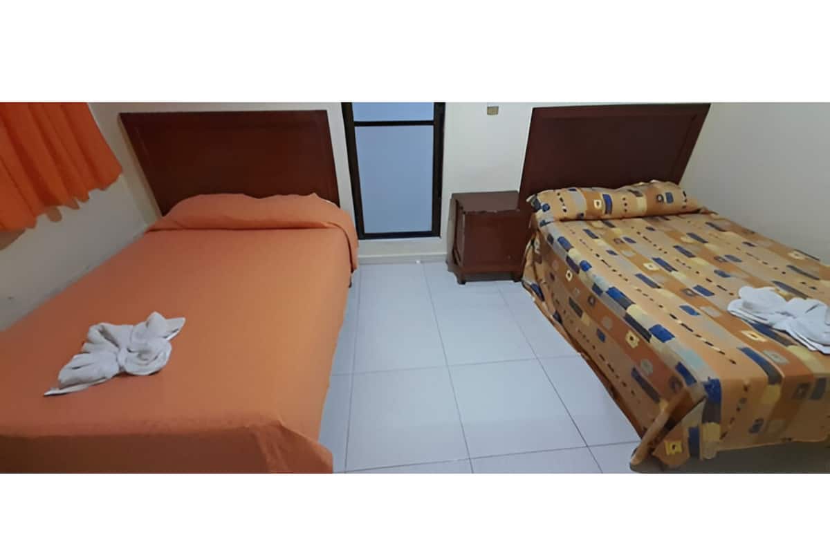 Double Room | Laptop workspace, free WiFi, bed sheets