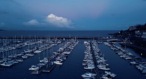 Interior - Flybridge Views Yacht Stay (Brixham)