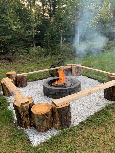 All - Season Cozy Retreat Nestled In The Heart of The Village