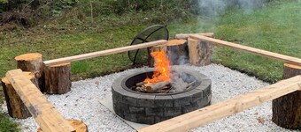 All - Season Cozy Retreat Nestled In The Heart of The Village