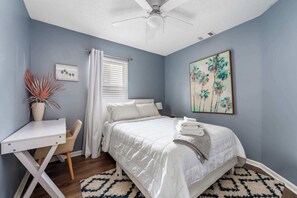 3 habitaciones, tabla de planchar con plancha, wifi y ropa de cama 