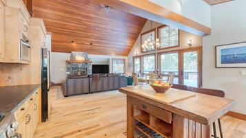 House (3 Bedrooms) | Interior