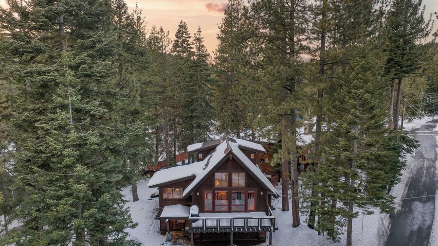 Ward Creek by Avantstay 5 Min Walk to Lake, Deck