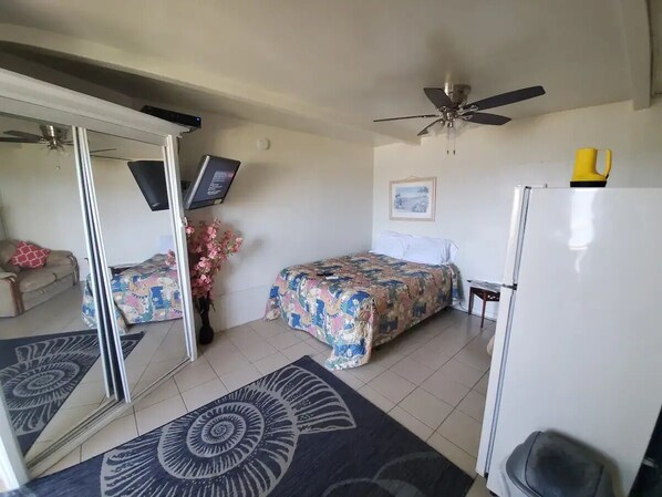 1 bedroom, iron/ironing board, bed sheets