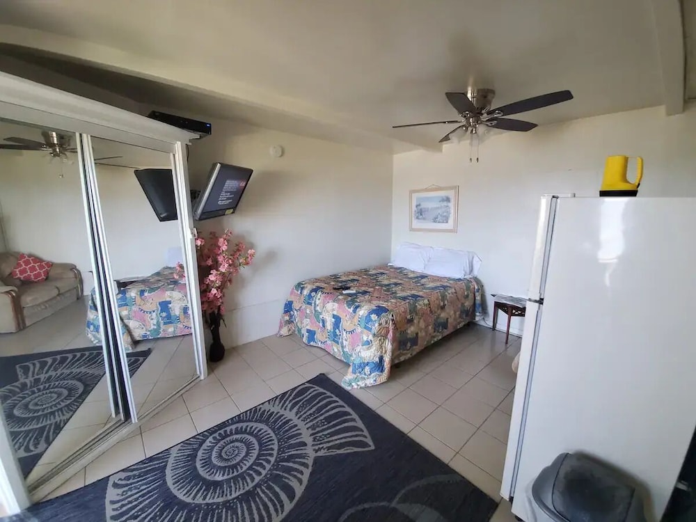 Standard Studio in St. Thomas Sunset Gardens Altona Vrbo