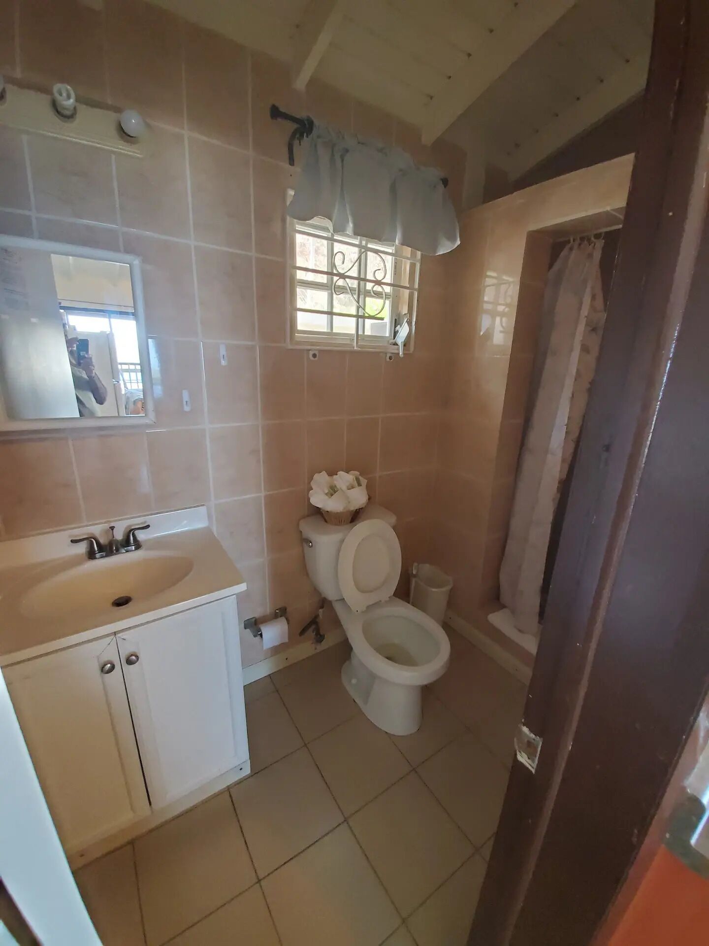 Toallas, jabón, papel de baño 