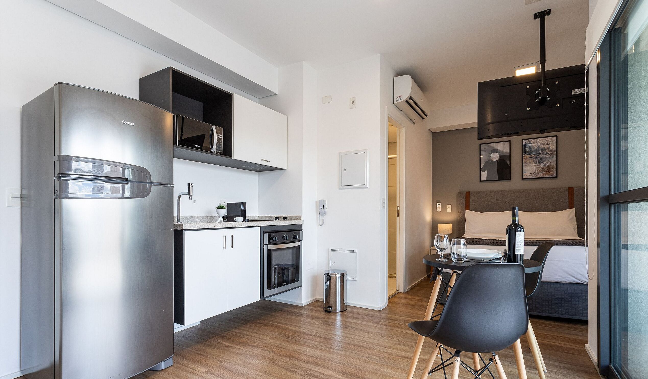 Executive Studio | Private kitchen | Full-size fridge, microwave, stovetop, coffee/tea maker