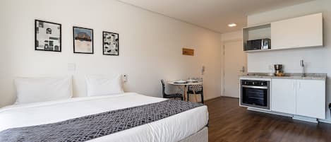 Estudio | Escritorio, wifi gratis, ropa de cama