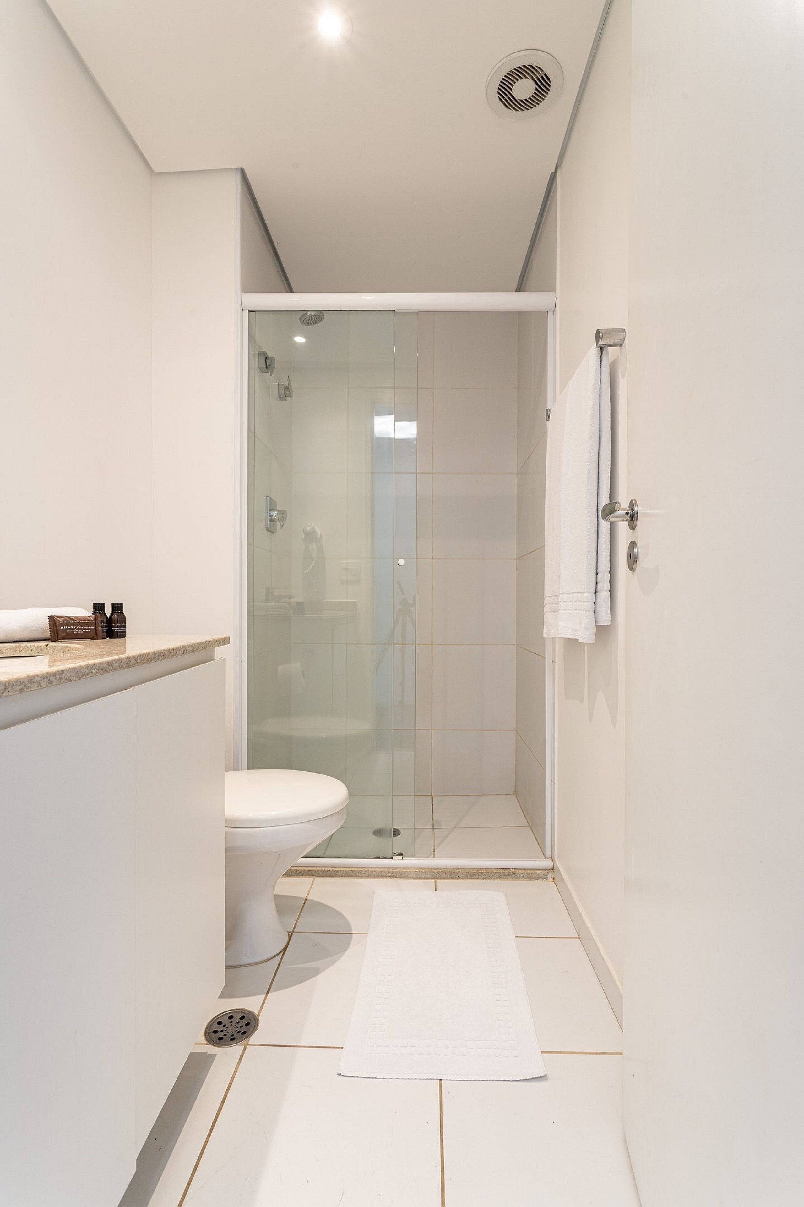 Classic Studio | Bathroom | Shower, hair dryer, towels