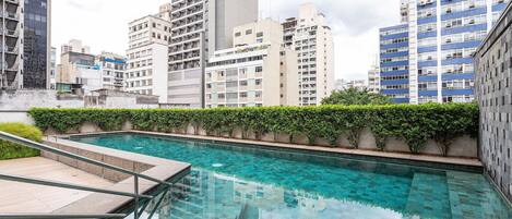 Hồ bơi ngoài trời