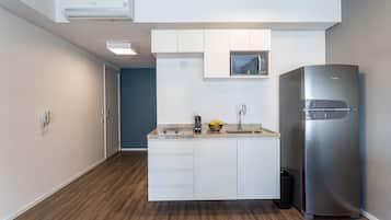 Classic Studio | Private kitchen | Coffee/tea maker, full-size fridge, microwave, stovetop