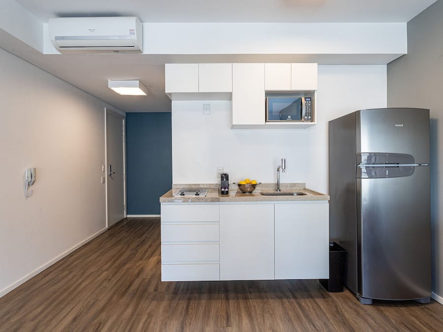 Classic Studio | Private kitchen | Coffee/tea maker, full-size fridge, microwave, stovetop