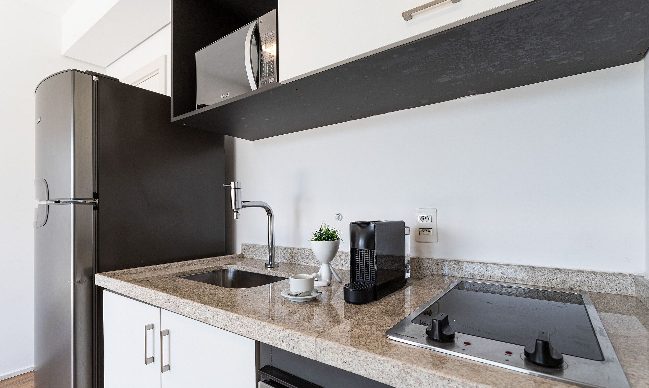 Estúdio exclusivo | Cozinha privada | Cafeteira/chaleira, geladeira grande, micro-ondas, cooktop