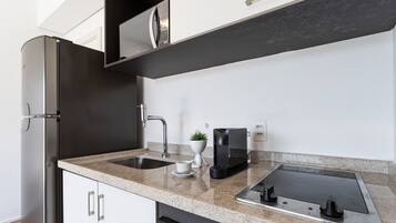Estúdio exclusivo | Cozinha privada | Cafeteira/chaleira, geladeira grande, micro-ondas, cooktop
