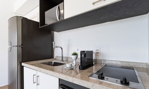 Studio Exclusif | Cuisine privée | Cafetière/bouilloire, grand réfrigérateur, micro-ondes