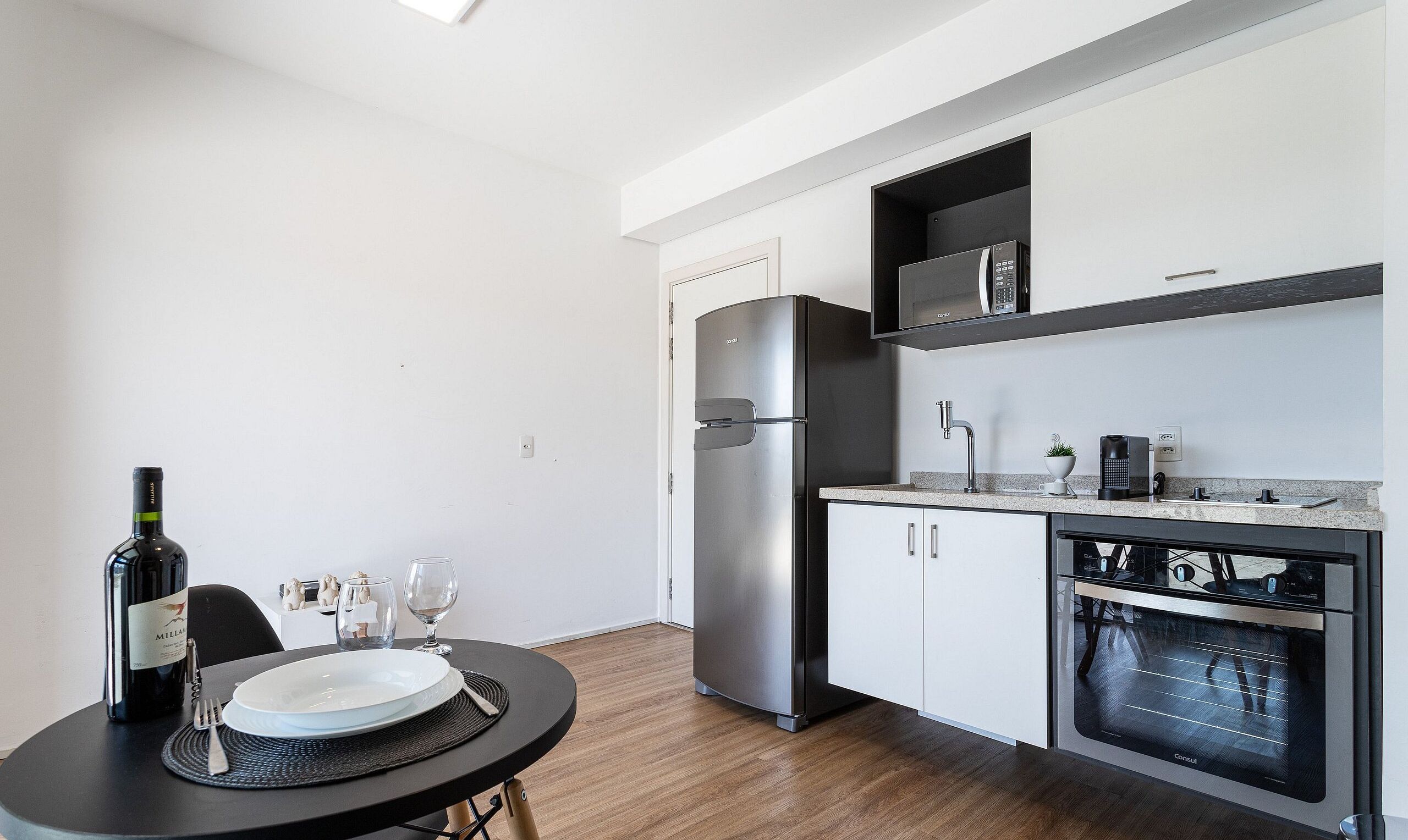 Exclusive Studio | Private kitchen | Coffee/tea maker, full-size fridge, microwave, stovetop