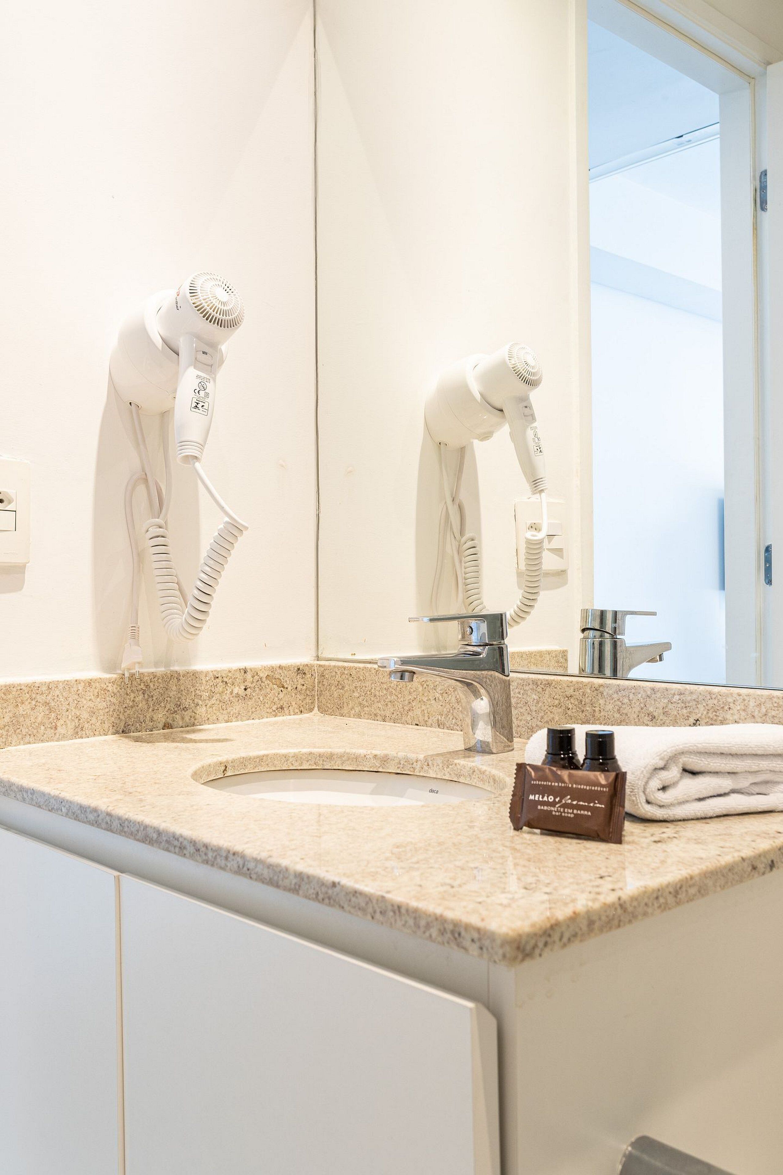 클래식 스튜디오 | 욕실 | 샤워 시설, 헤어드라이어, 타월