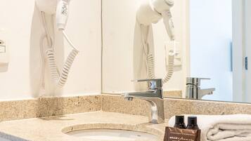 Monolocale Classic | Bagno | Doccia, asciugacapelli, asciugamani