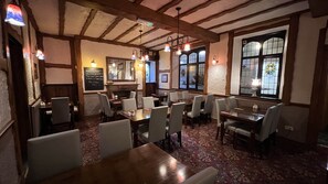 Restaurant - The George Hotel (High Peak)