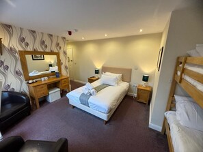 Standard Suite, Ensuite | Iron/ironing board, free WiFi - The George Hotel (High Peak)