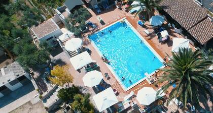 Le Cese, an old 18th century farmhouse surrounded by greenery ideal for relaxing