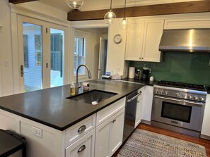 Geschirrspüler, Mixer, Kochgeschirr/Geschirr/Besteck, Gewürze