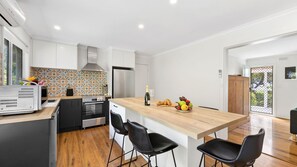 ميكروويف، فرن، موقد طهي مسطح، غسالة أطباق