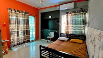 1 bedroom, free WiFi, bed sheets