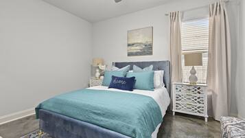 2 bedrooms, travel crib, free WiFi, bed sheets