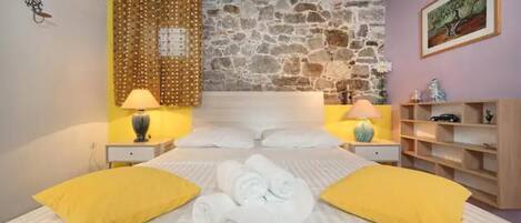 1 chambre, fer et planche à repasser, Wi-Fi gratuit, draps fournis